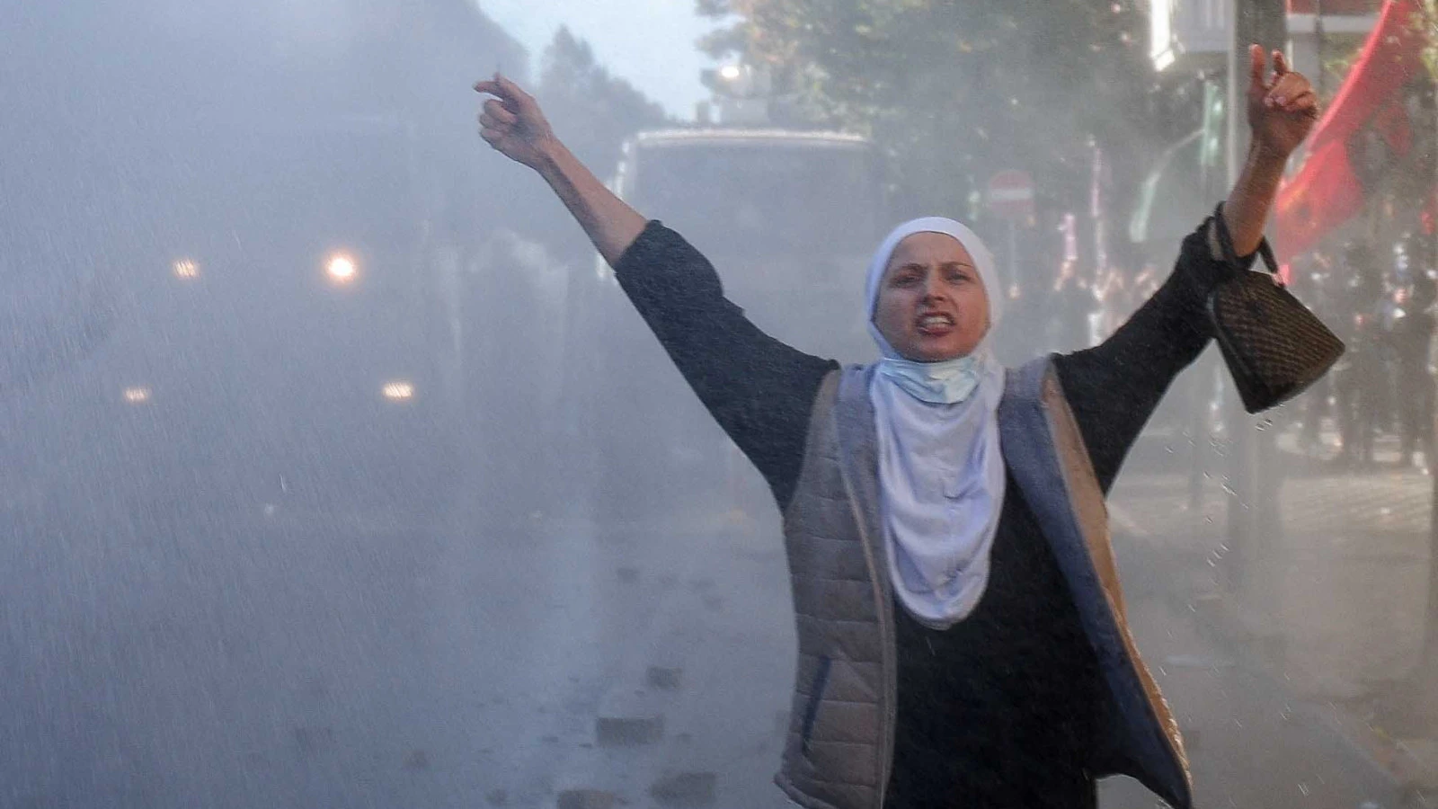Arnavutluk'ta Hükümet Karşıtı Protestolar Büyüyor: 156 Yaralı, Onlarca Gözaltı!