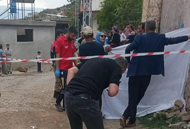 Acı ölüm; otomobiliyle geri manevra yaparken hamile eşinin ölümüne neden oldu