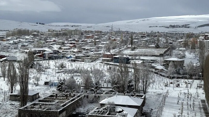 Bazı ilerde kar etkisini sürdürüyor