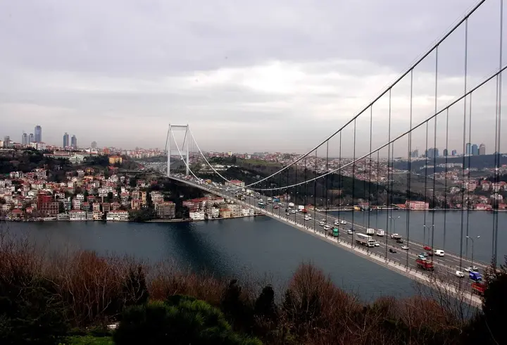 Bayramda otoyol ve köprülerden 12,3 milyon araç geçti
