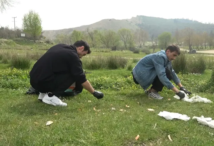 'Doğa fedaileri', dağ taş dolaşıp çöp topluyor