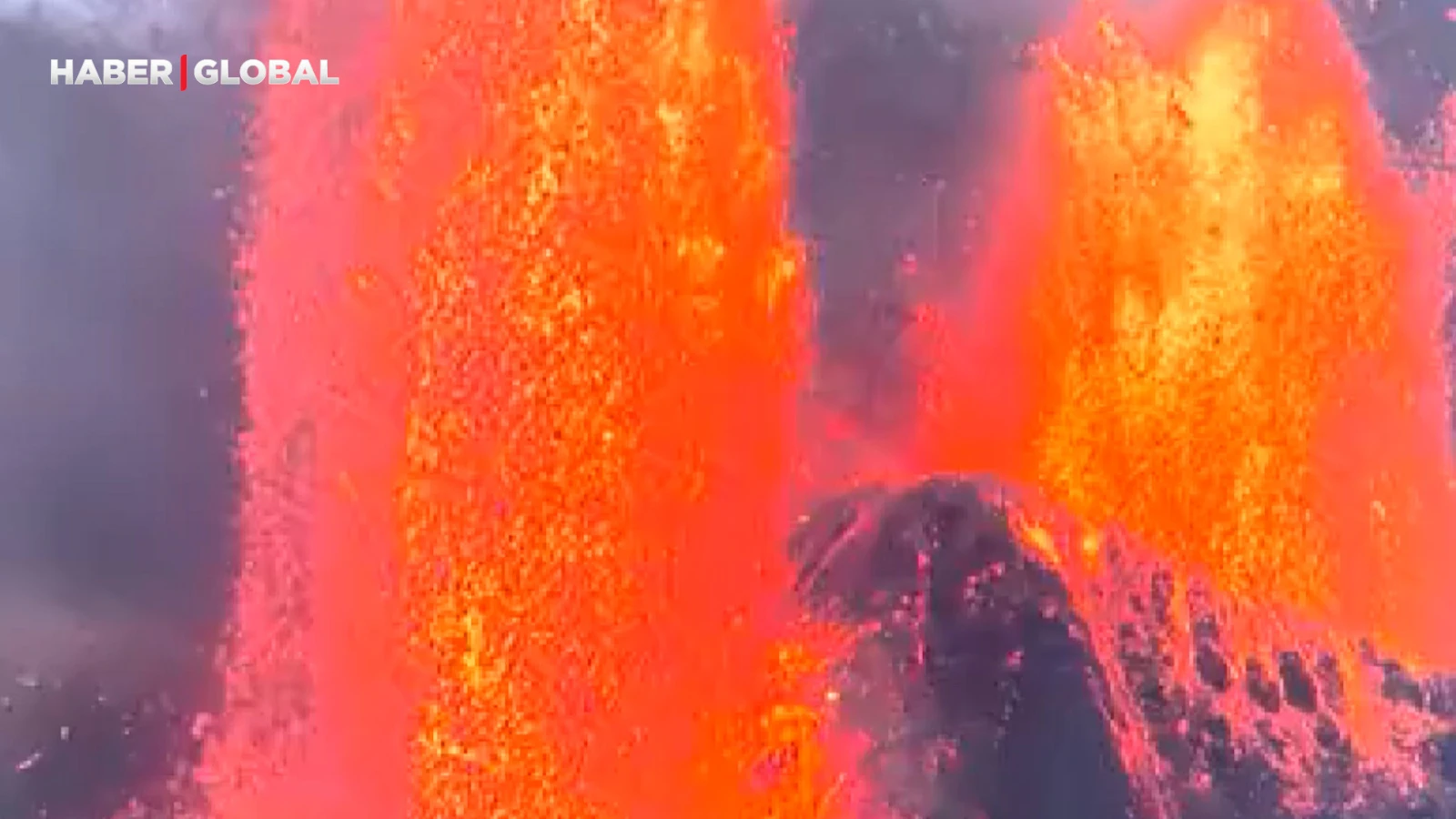 12. kez lav püskürten Kilauea Yanardağı'nın görüntüleri paylaşıldı