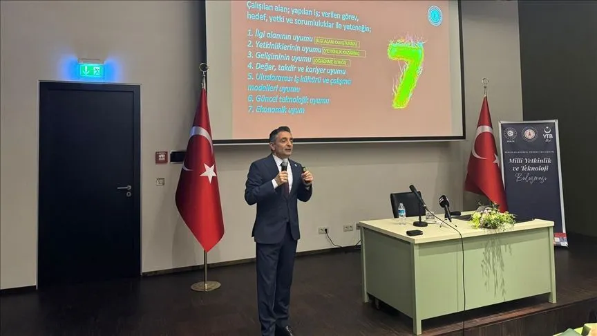 Türk savunma sanayi firmaları Berlin'de öğrencilerle buluştu