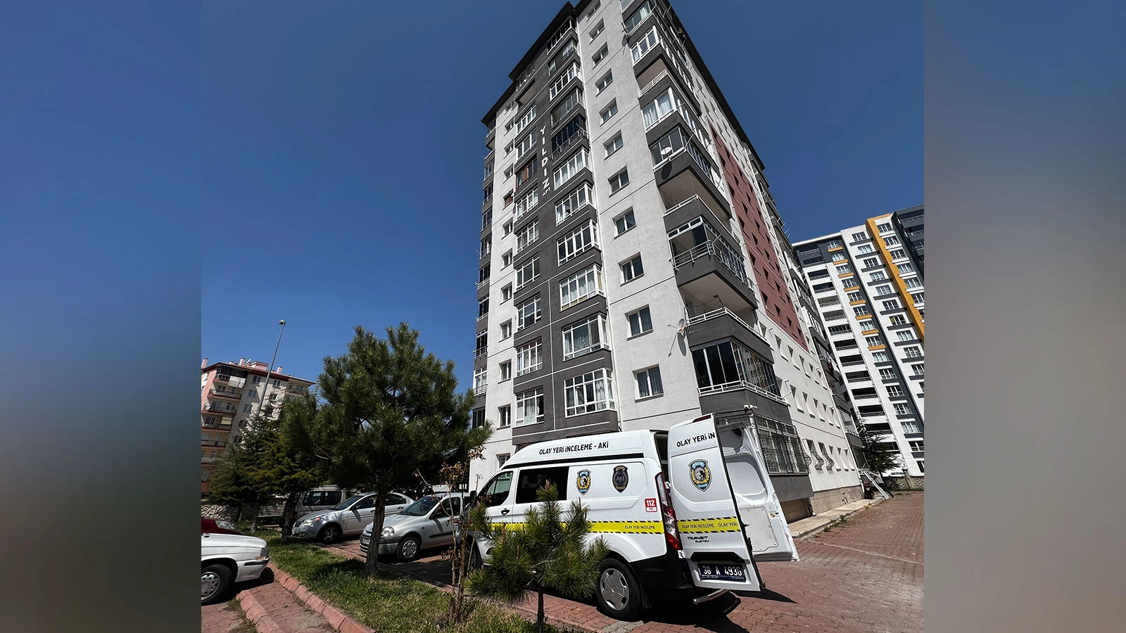 Kayseri'de cam silerken 4'üncü kattan aşağı düşen kadın, ağır yaralandı