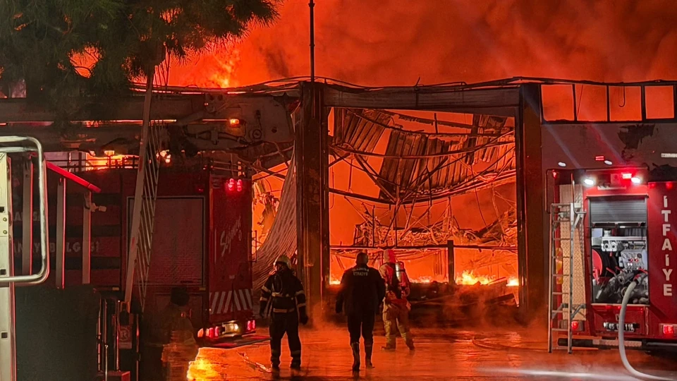 Manisa Fabrika Yangın Son Dakika: Ekipler Sevk Edildi