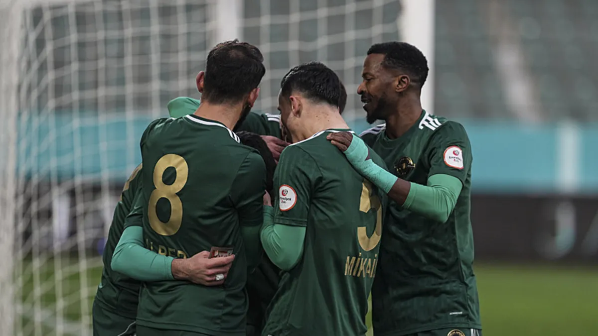 Esenler Erokspor maç fazlasıyla lider!