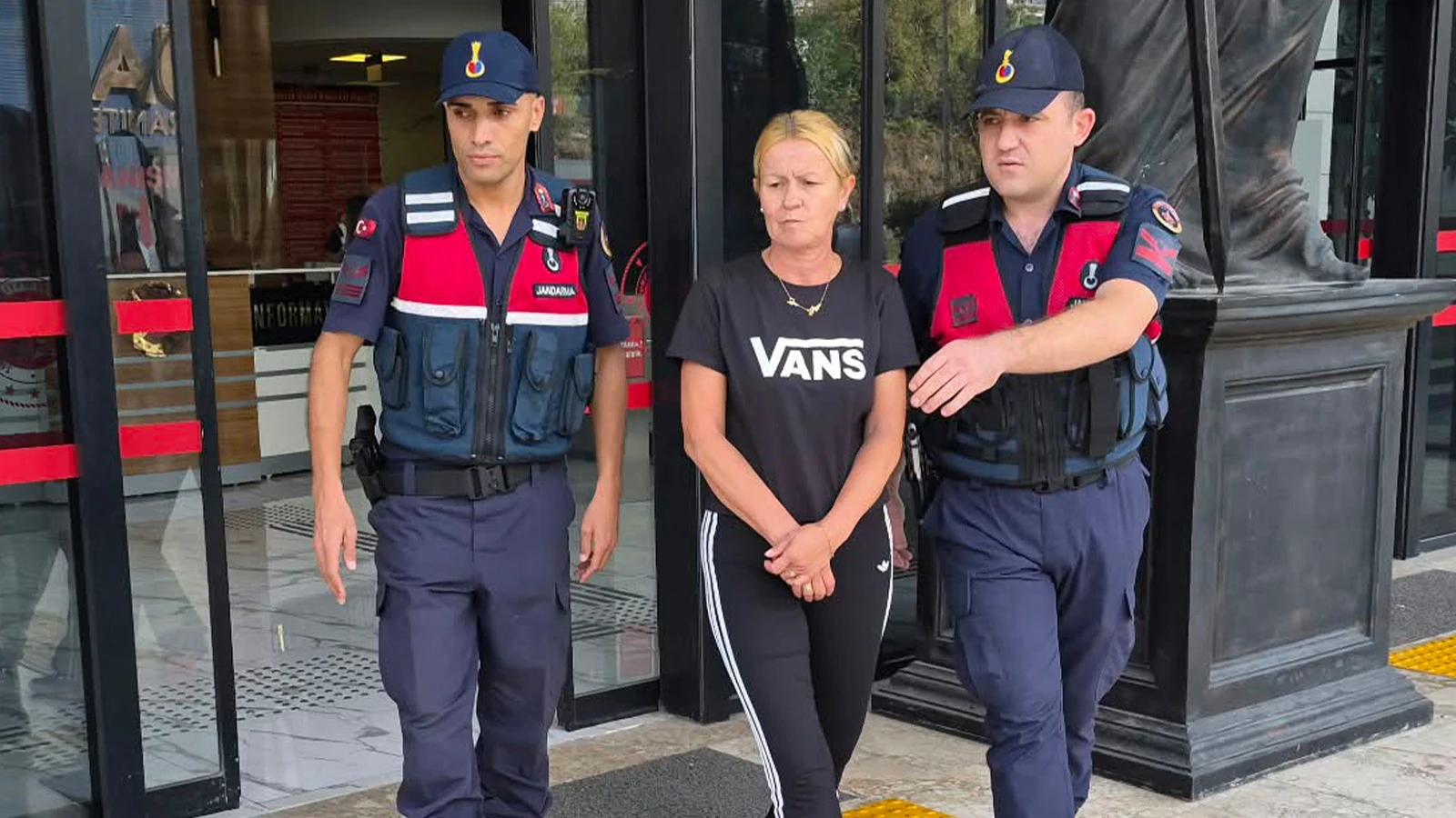 Antalya'da Otelin Merdivenlerinden Düşen Turist Öldü; Eşi Tutuklandı
