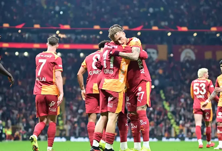 Galatasaray'da derbide iki isim kart sınırında olacak