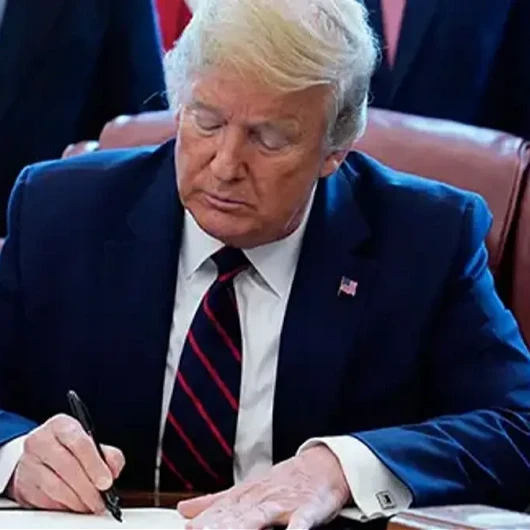 Trump İmzayı Attı: Rusya'ya Yönelik Yaptırımlar Askıya Alındı