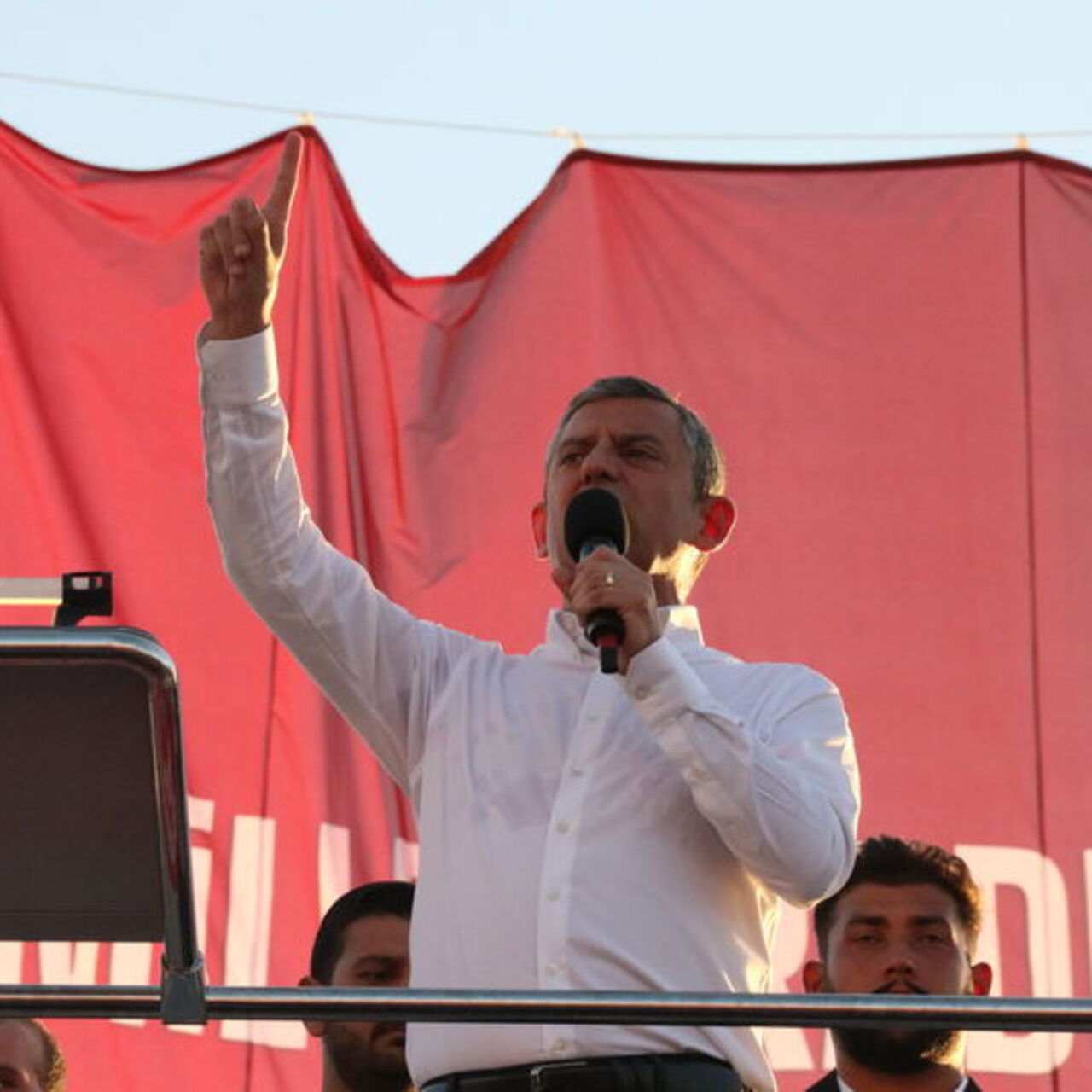 "Biz barışın da demokrasinin de teminatıyız"