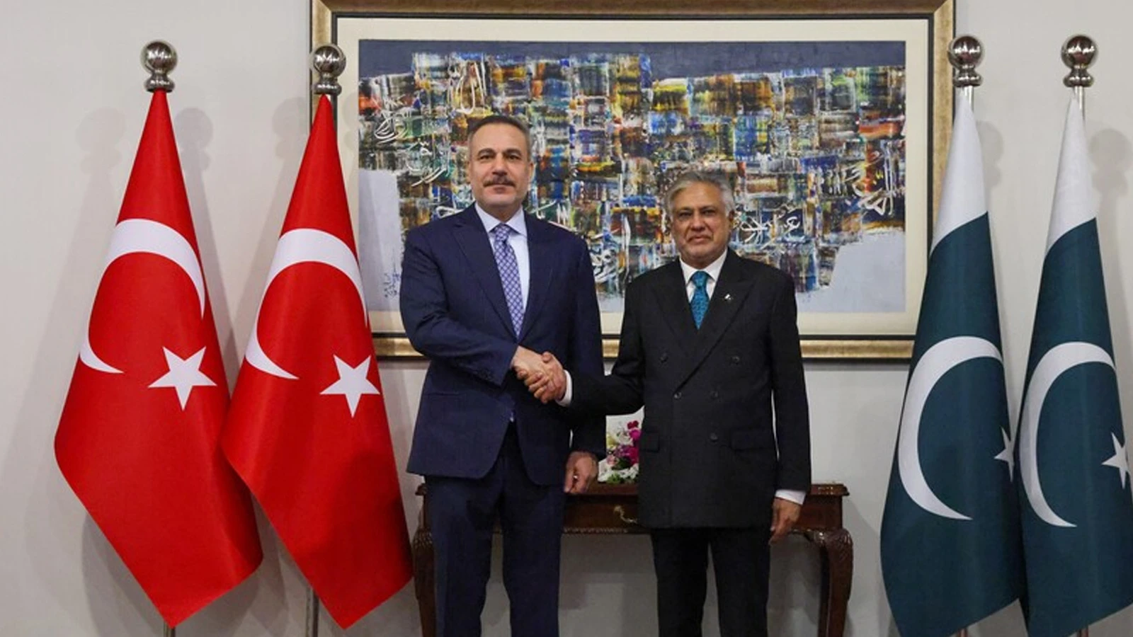 Dışişleri Bakanı Fidan, Pakistanlı mevkidaşı Dar ile görüştü