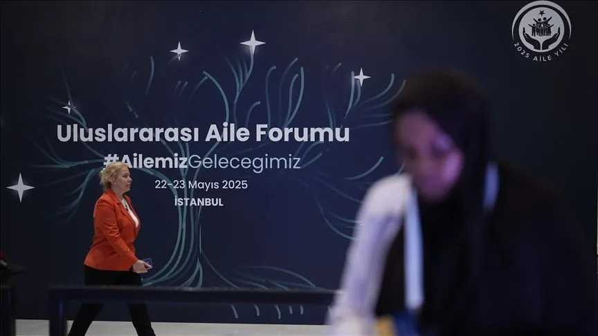 Uluslararası Aile Forumu'nun ikinci günü "Ekranlar Çağında Aile Olmak" paneliyle başladı
