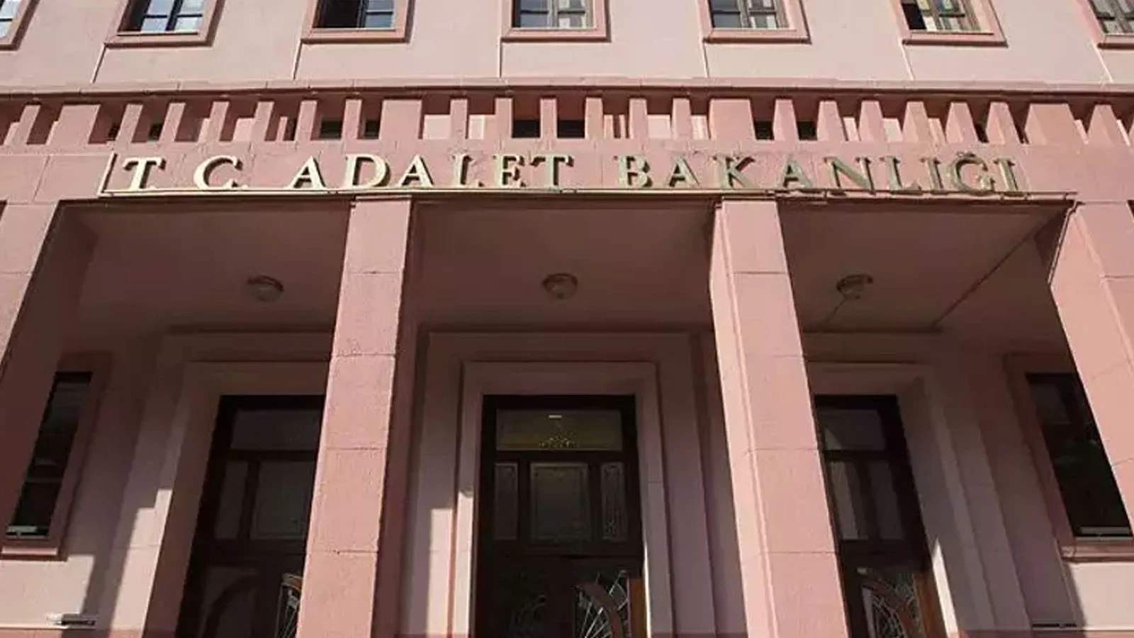 Cezaevlerindeki kadınlar için Dünya Kadınlar Günü'ne özel açık görüş