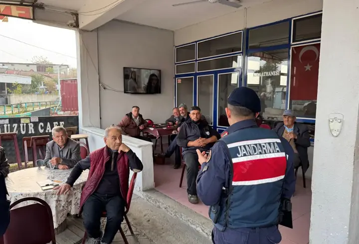 Uzunköprü'de jandarma vatandaşları dolandırıcılığa karşı bilgilendirdi