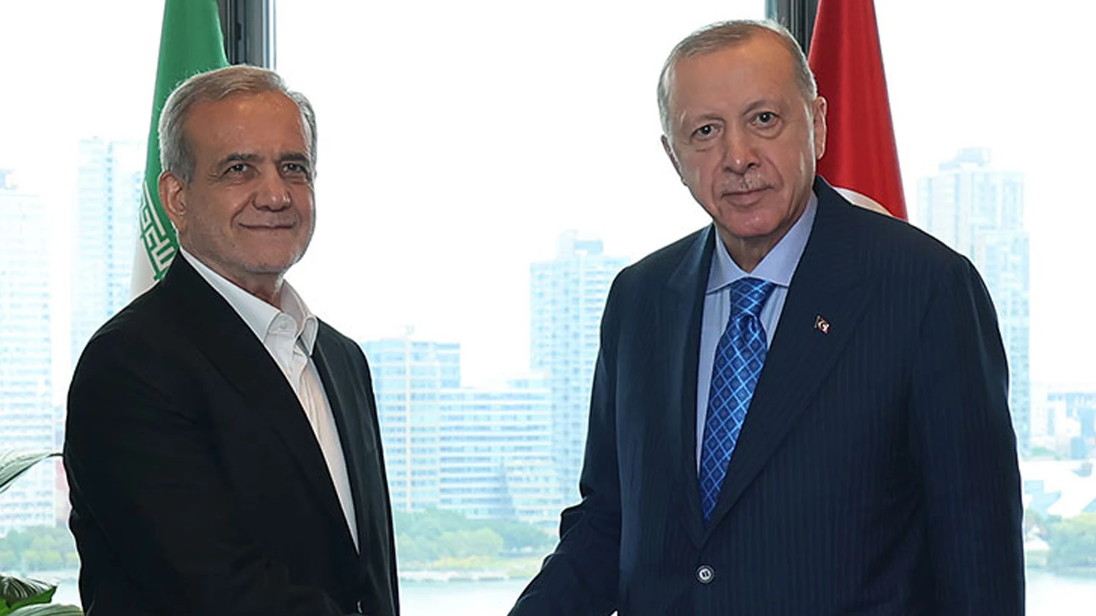 Cumhurbaşkanı Erdoğan, İranlı mevkidaşı Pezeşkiyan ile görüştü