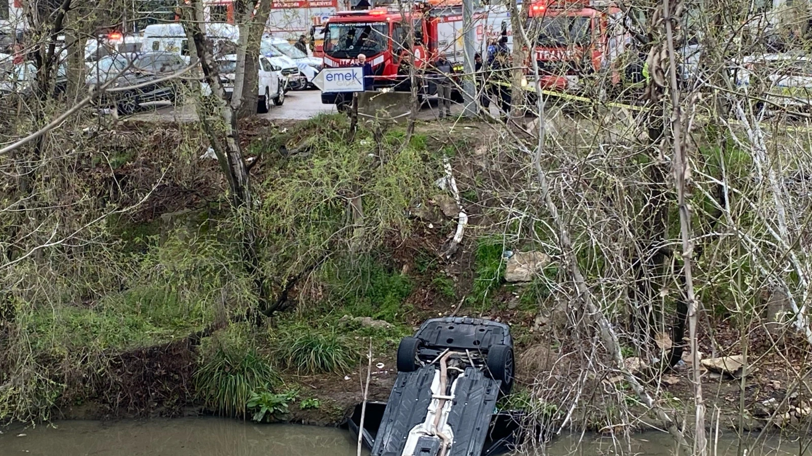 Dereye uçan otomobilin sürücüsü feci şekilde öldü