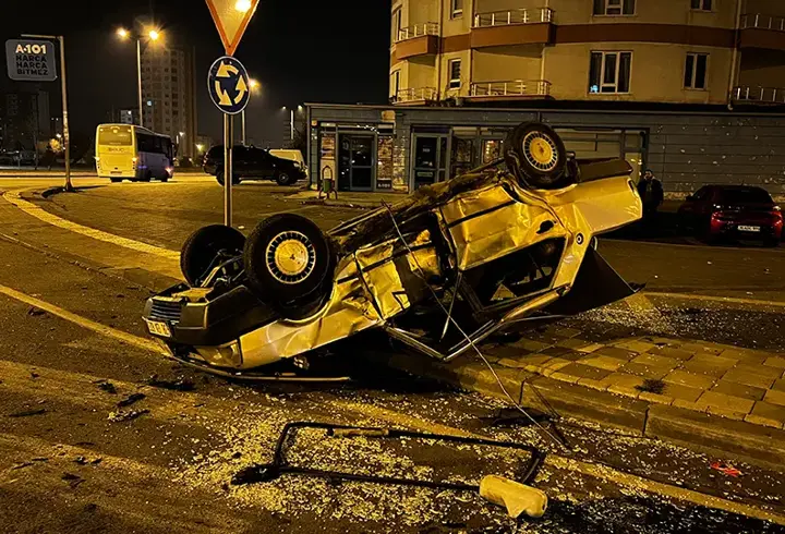 Kayseri'de feci kaza: Çarpıştıktan sonra takla attılar