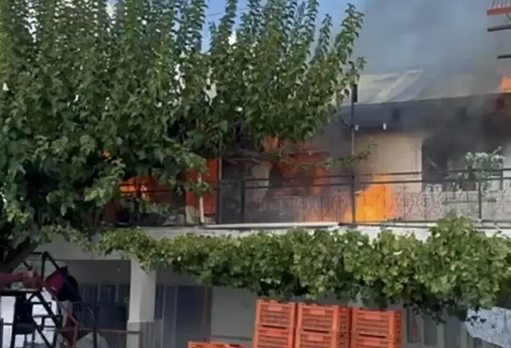 Manisa'da evde çıkan yangında ikinci kat kullanılmaz hale geldi