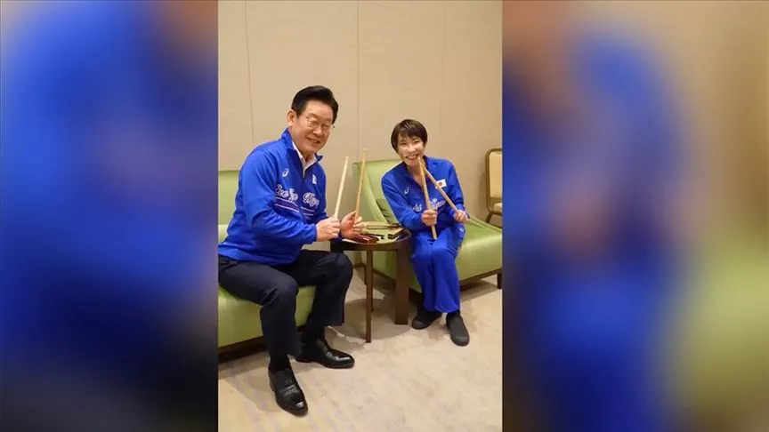 Güney Kore Devlet Başkanı Lee'den Japonya Başbakanı Takaiçi'ye davul seti hediyesi