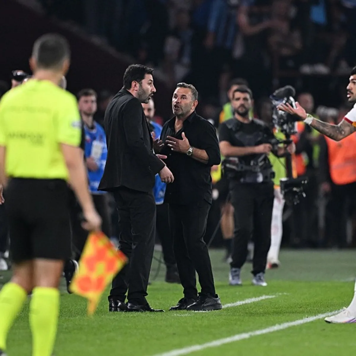 Okan Buruk'tan maç sonu flaş tepki! "Hakem beni isteyerek attı"
