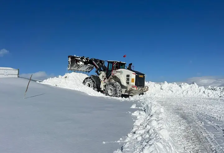 Kayseri'de kar nedeniyle kapanan 47 mahalle yolu ulaşıma açıldı