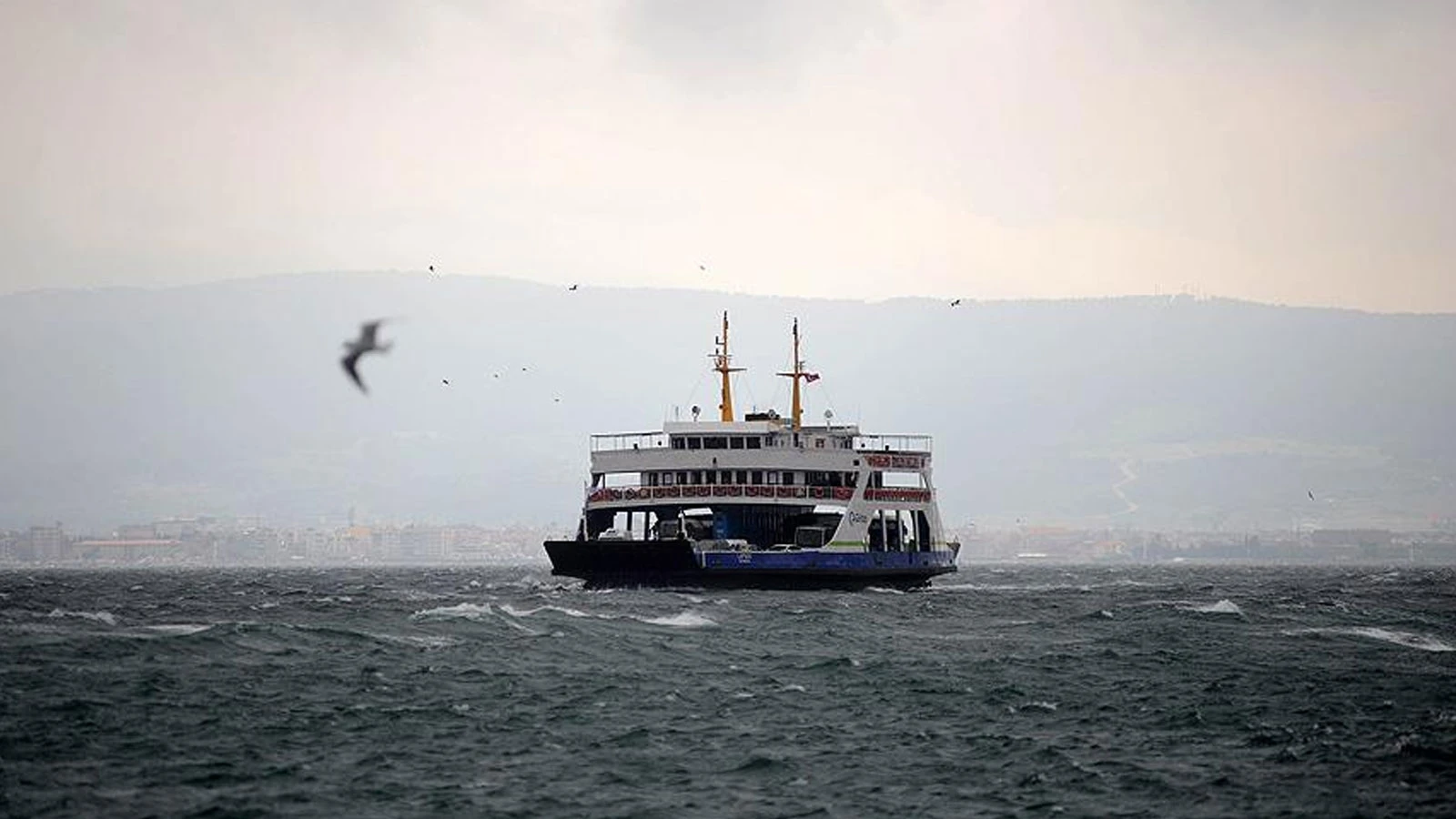 Bozcaada ve Gökçeada'ya tüm feribot seferleri iptal edildi