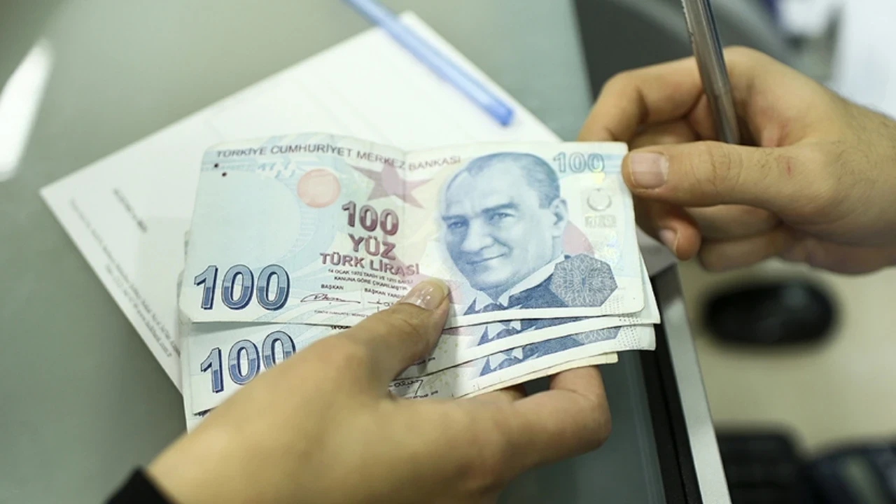 Bizim sektörde yeni mezun üç asgari ücretle işe başlar