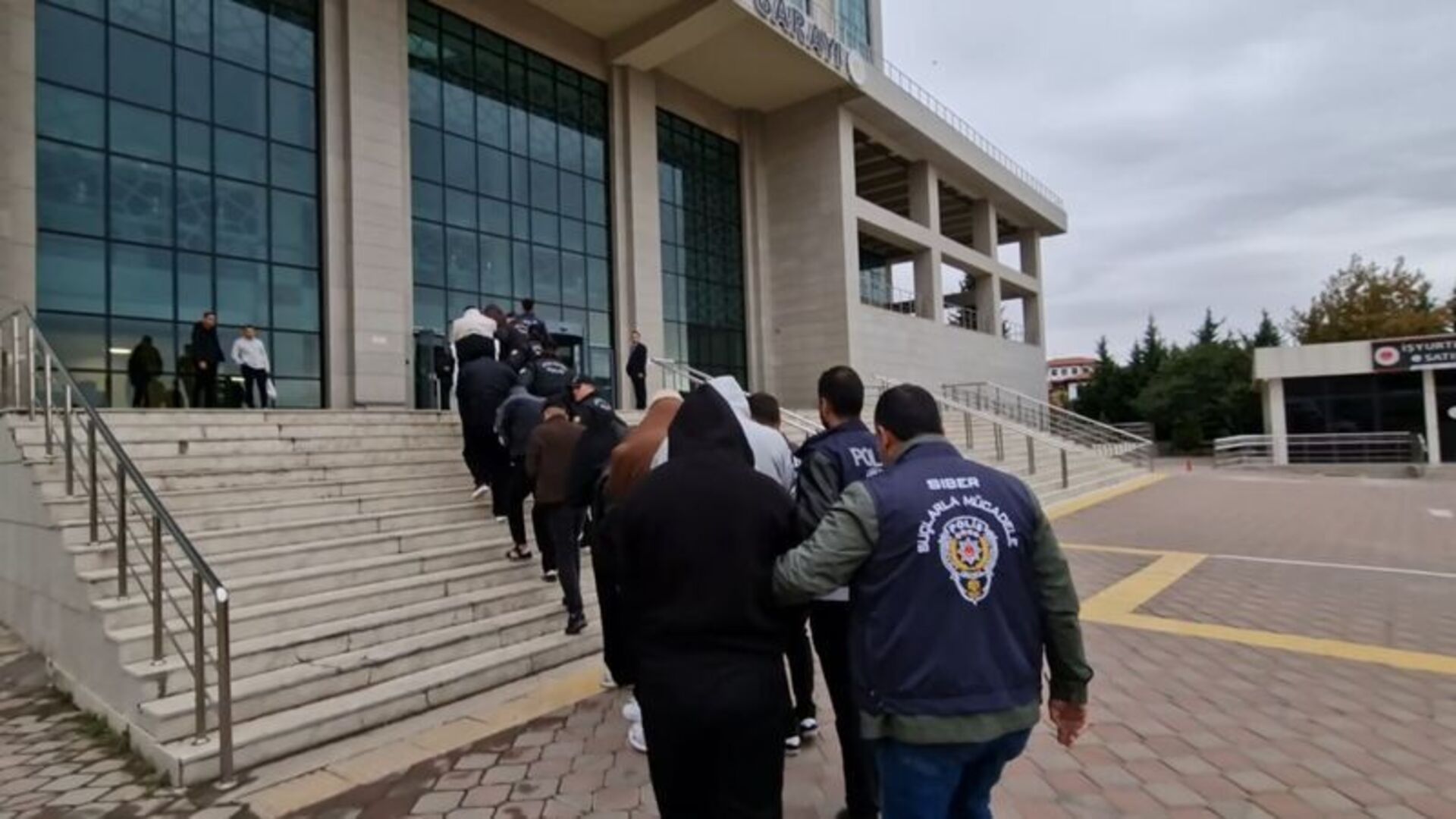 Bahis İçerikli Sms Operasyonu: 24 Gözaltı