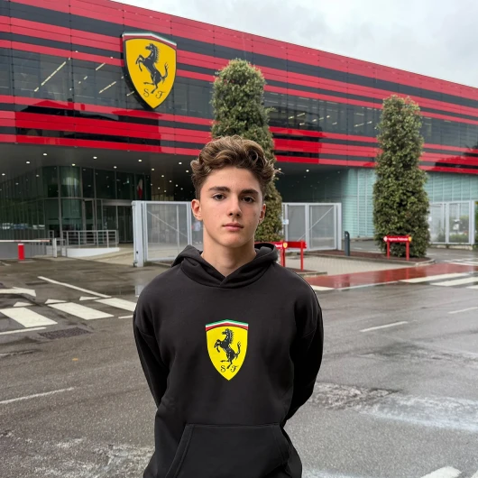 Ferrari'ye 16 Yaşında Türk Pilot: Tarihi Başarıya İmza Attı