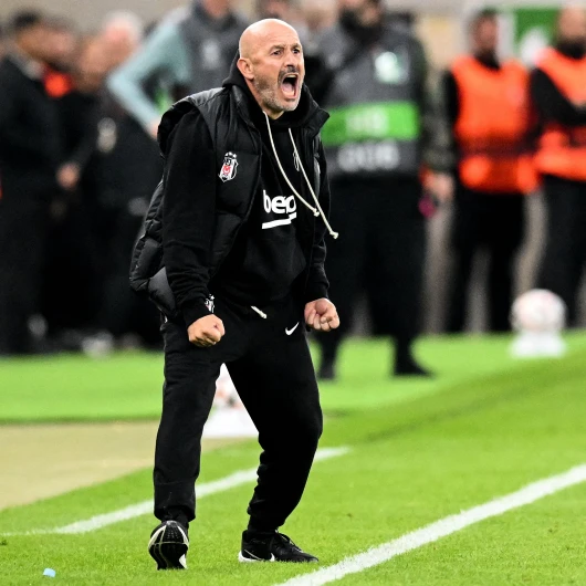 Maç Bitti Onun Yanına Konuştu: Vincenzo Italiano'nun Görüntüsü Olay Oldu