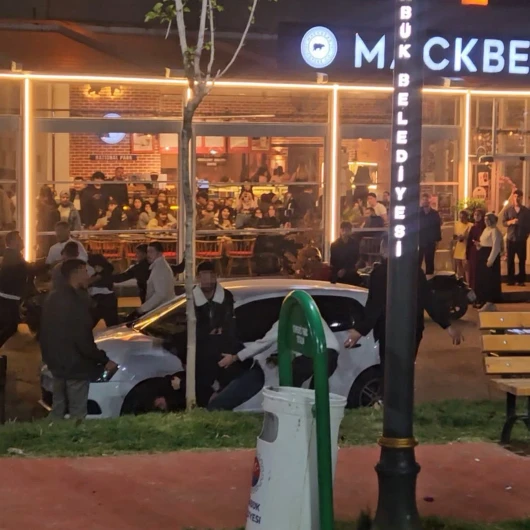 İki Grup Arasında Tekmeli Yumruklu Kavga: Ortalık Karıştı