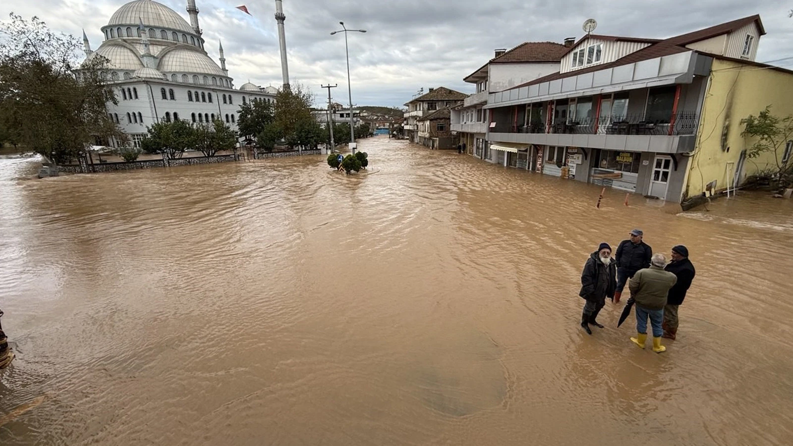 Barajın Suyu Taştı, Mahalleyi Sel Bastı