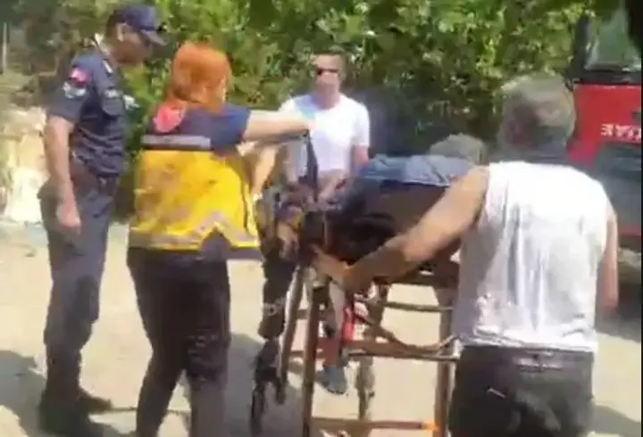 Yangından etkilenen Alzheimer hastasını komşuları kurtardı