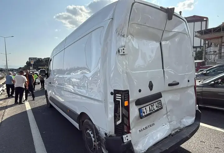 D-100 kara yolunun Kocaeli kesimindeki trafik kazası ulaşımı aksattı