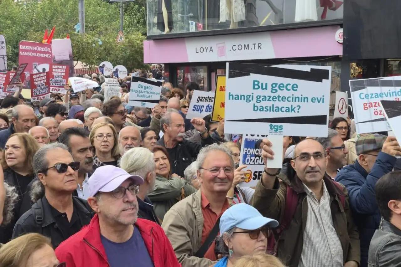Gazeteciler Baskılara Ve Sansüre Karşı Sokakta: 'Sansüre Hayır, Habere Özgürlük'