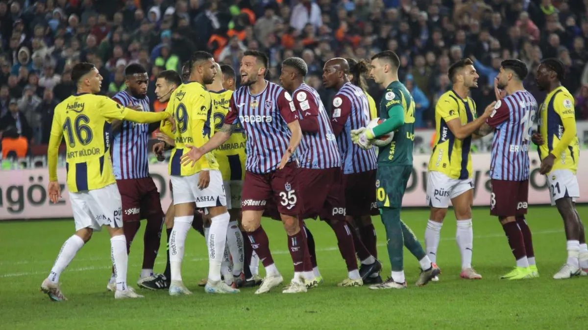 Kadıköy'de dev randevu! İşte Fenerbahçe-Trabzonspor maçının 11'leri