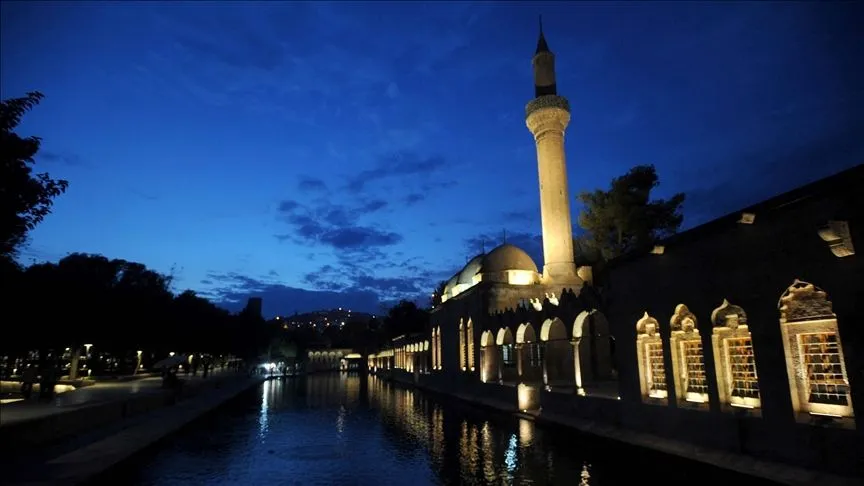 Balıklıgöl'de aydınlatma yenilenebilir enerjiyle güçlendiriliyor