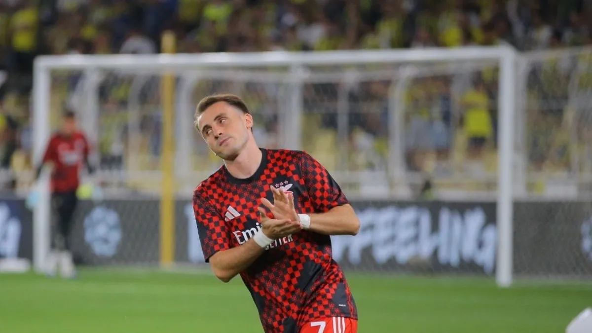 Kerem Aktürkoğlu kendisini alkışlayan Fenerbahçe taraftarına yanıt verdi!