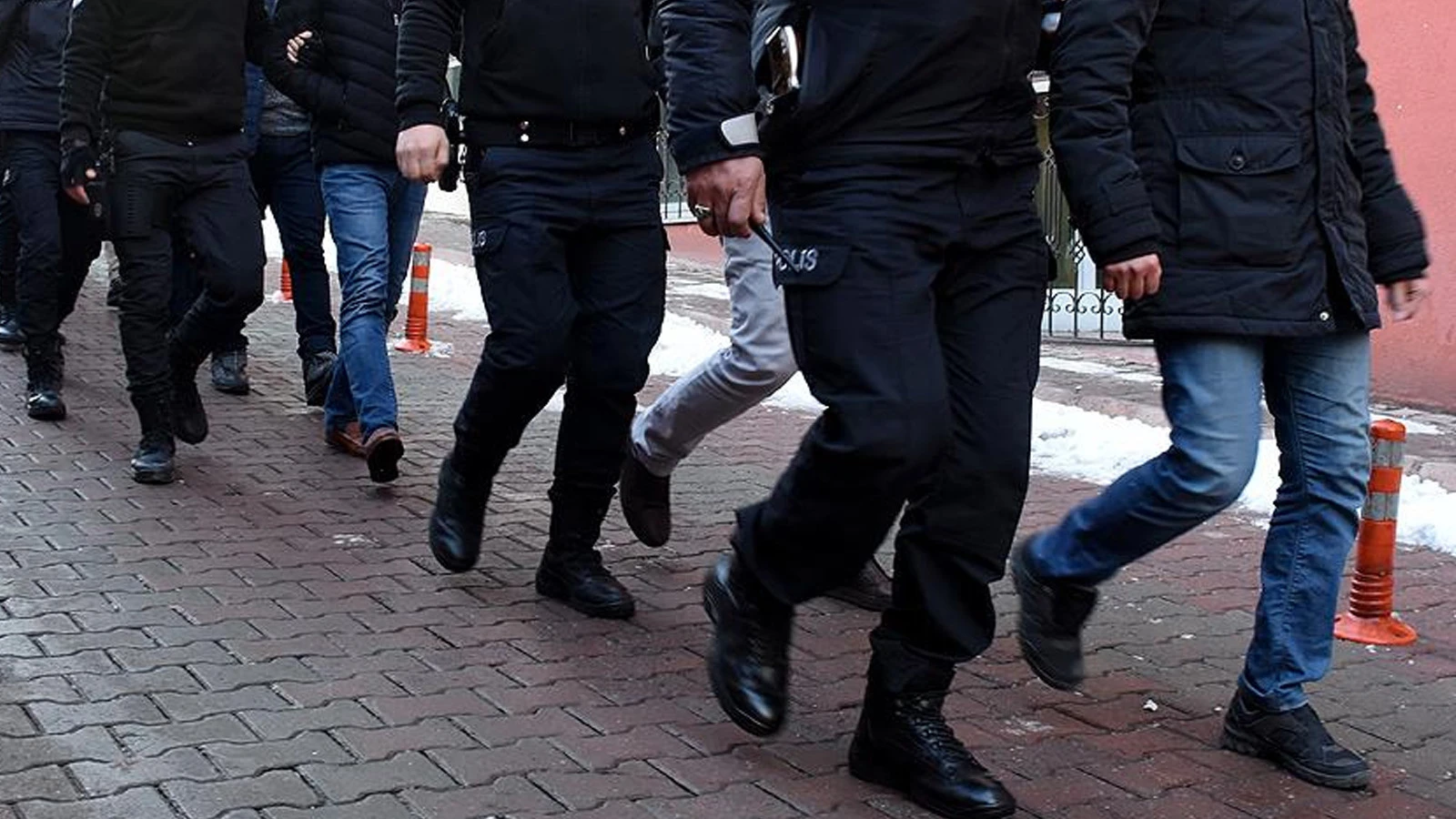 Yasa dışı bahis soruşturmasında 14 şüpheli yakalandı