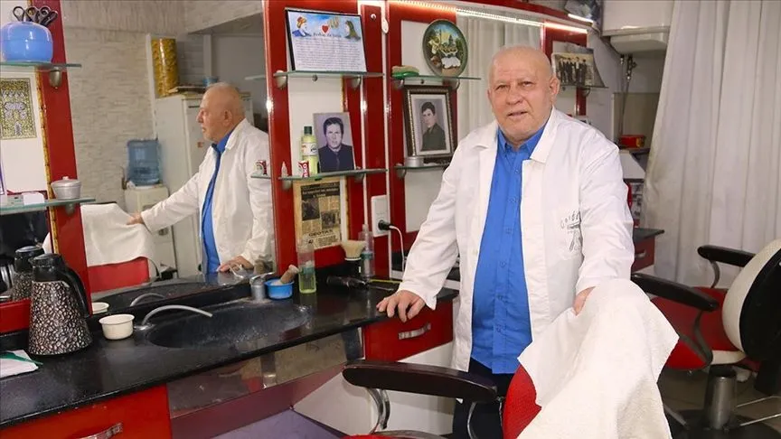Babasından öğrendiği berberliği 62 yıldır aynı heyecanla sürdürüyor