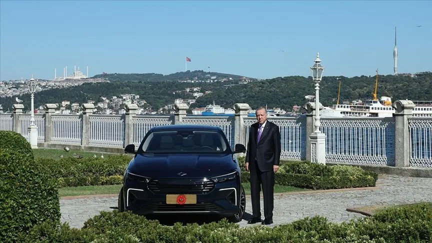 Cumhurbaşkanı Erdoğan, Togg'un yeni modeli T10F'yi test etti