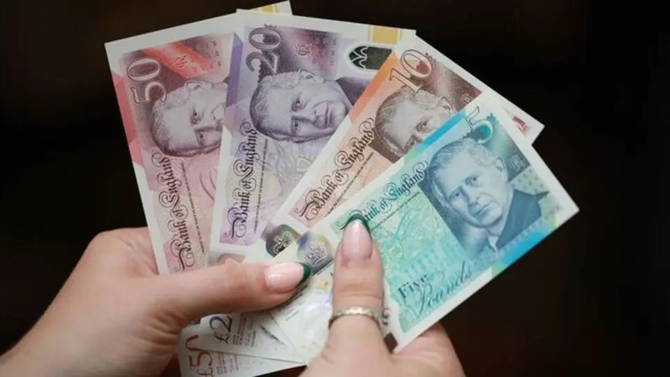 Bütçe açıklaması sterlin ve İngiltere tahvillerini destekledi