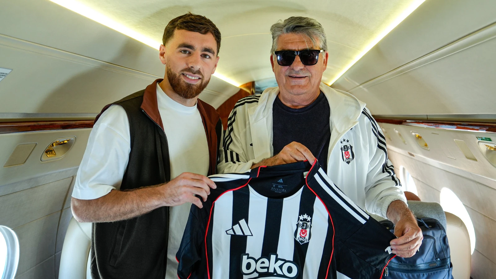 Beşiktaş Orkun Kökçü'nün formalı fotoğrafını uçaktan paylaştı