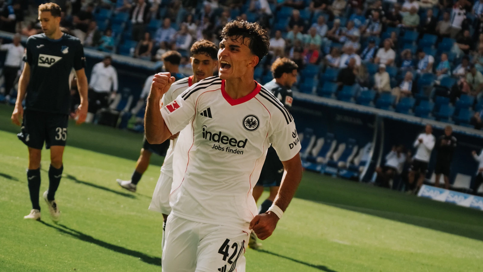 Milli futbolcu Can Uzun, Eintracht Frankfurt'ta gollerine devam ediyor