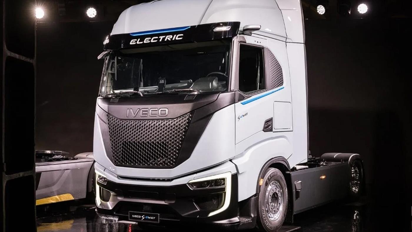 IVECO'dan 600 km menzil ve 1,2 milyon km batarya garantili çekici