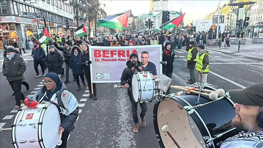 İsveç'te, ateşkese rağmen Gazze'ye saldırılarını sürdüren İsrail protesto edildi