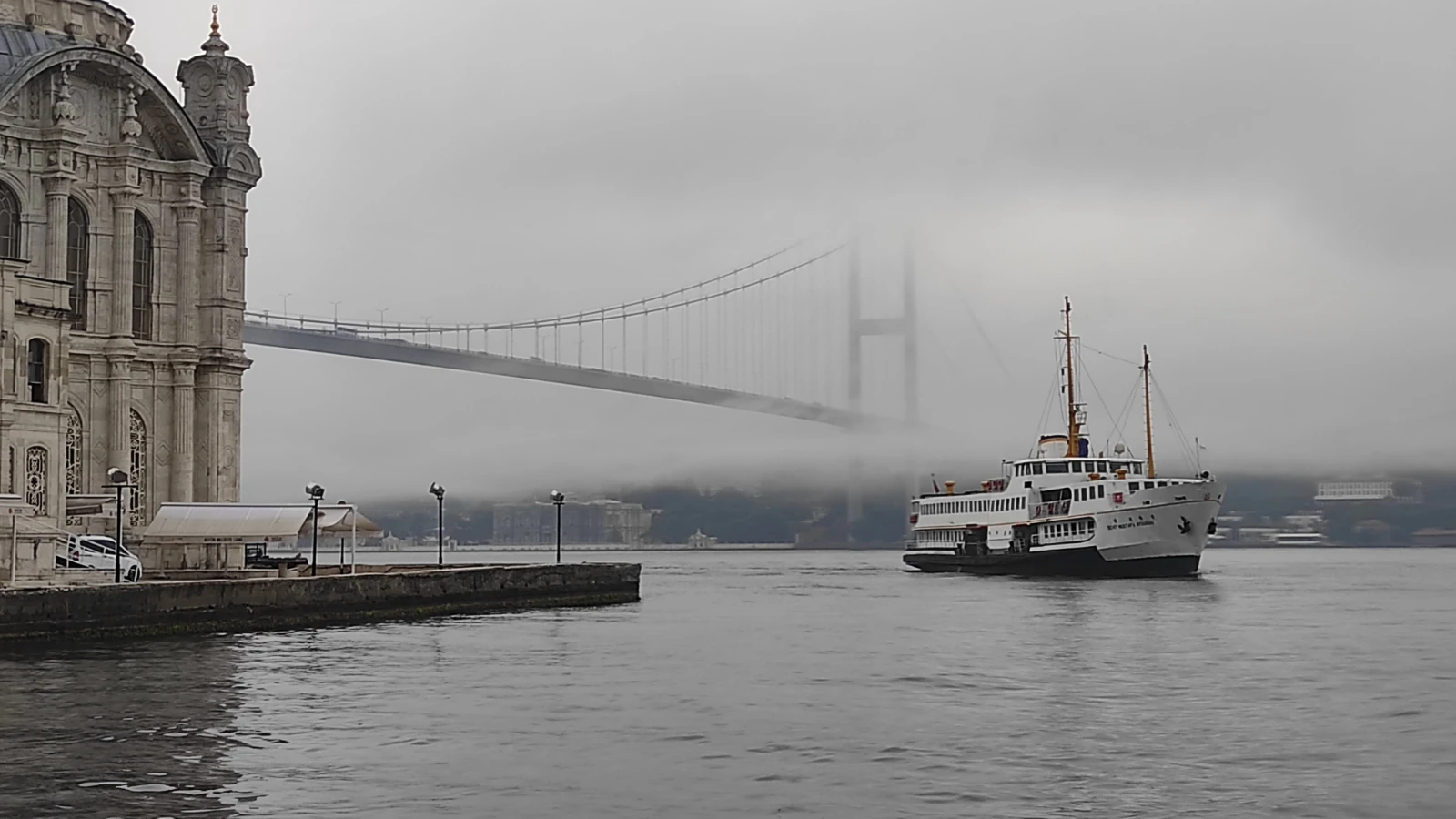 İstanbul Boğazı sis altında: Görüş mesafesi düştü