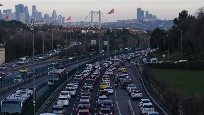 İstanbul'da akşam saatlerinde trafik yoğunluğu yaşanıyor