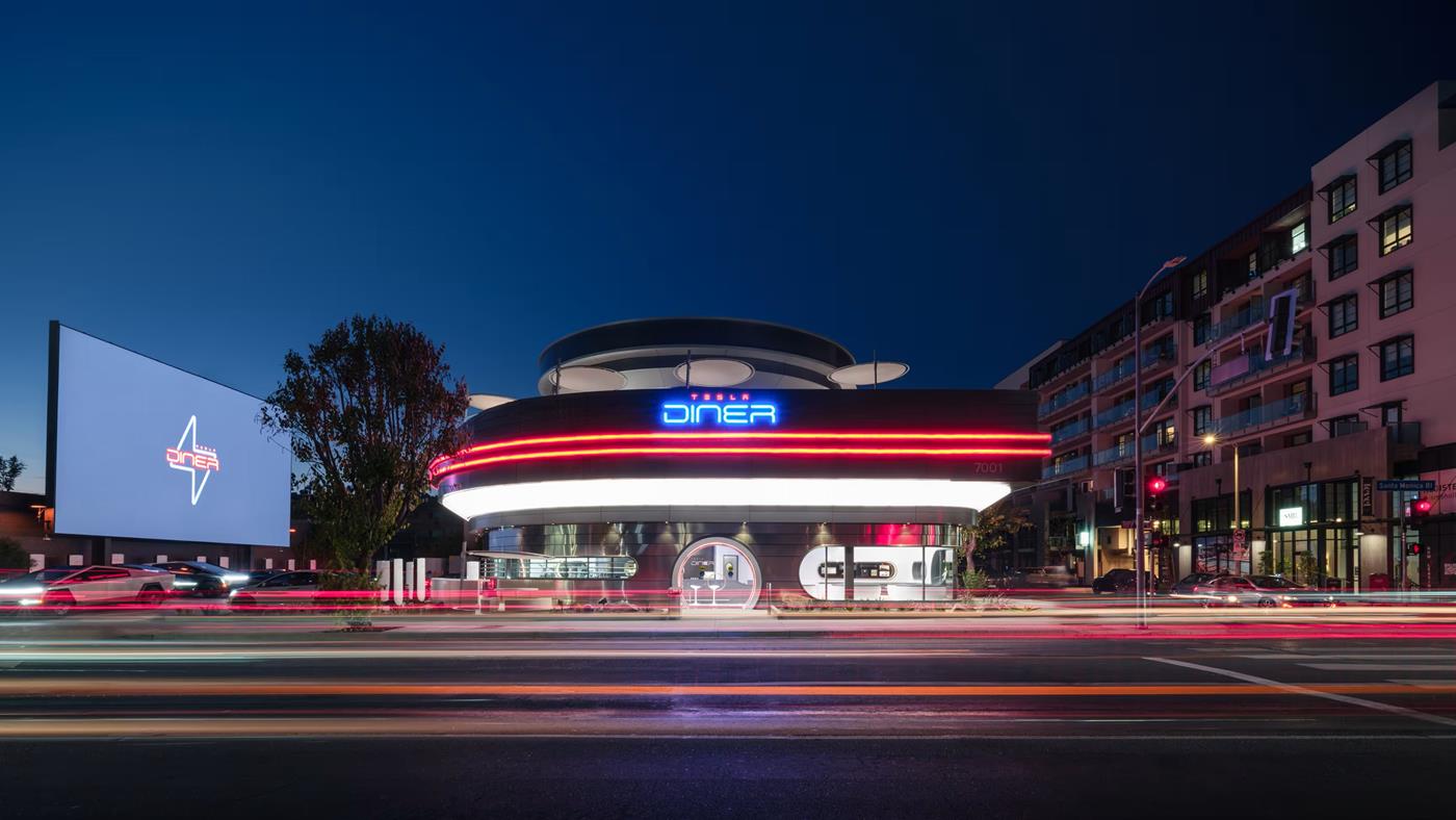 Tesla, ilk restoranını Hollywood’da açtı: Yemek yerken aracınız şarj olsun