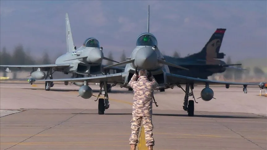 Almanya, Polonya'da Eurofighter uçakları konuşlandıracak